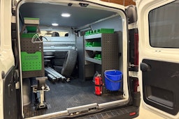 valkoinen Renault Trafic 2022 kuva 23.