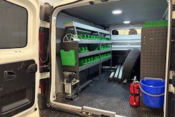valkoinen Renault Trafic 2022 kuva 24.