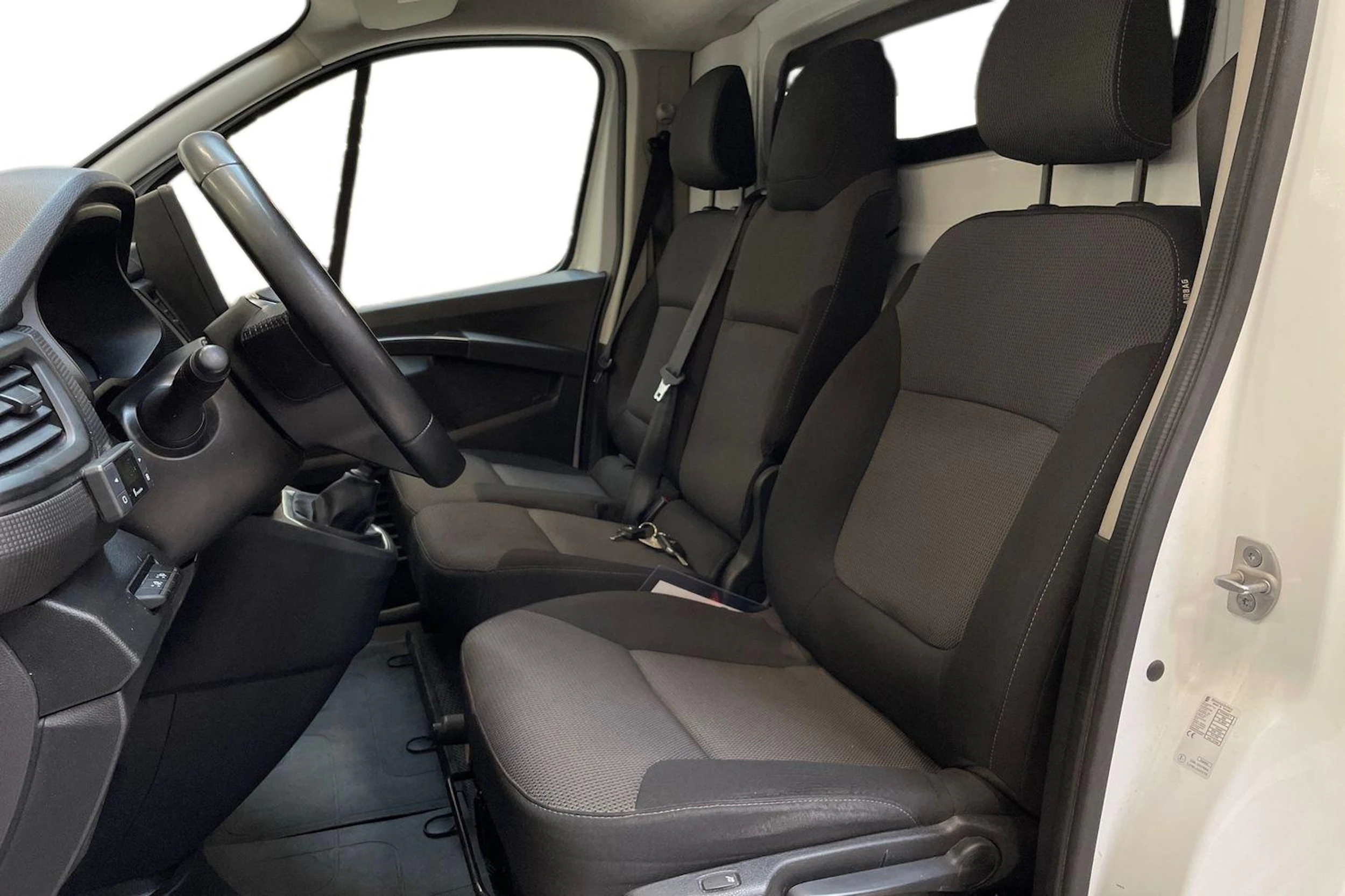 valkoinen Renault Trafic 2022 kuva 9.