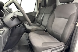 valkoinen Renault Trafic 2022 kuva 7.