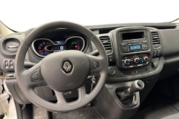 valkoinen Renault Trafic 2022 kuva 9.