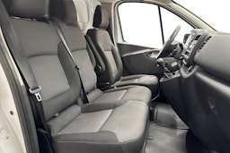 valkoinen Renault Trafic 2022 kuva 10.