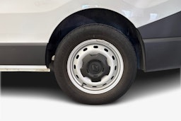 valkoinen Renault Trafic 2022 kuva 11.