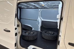 valkoinen Renault Trafic 2022 kuva 13.