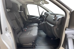 valkoinen Renault Trafic 2022 kuva 10.