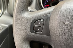 valkoinen Renault Trafic 2022 kuva 23.