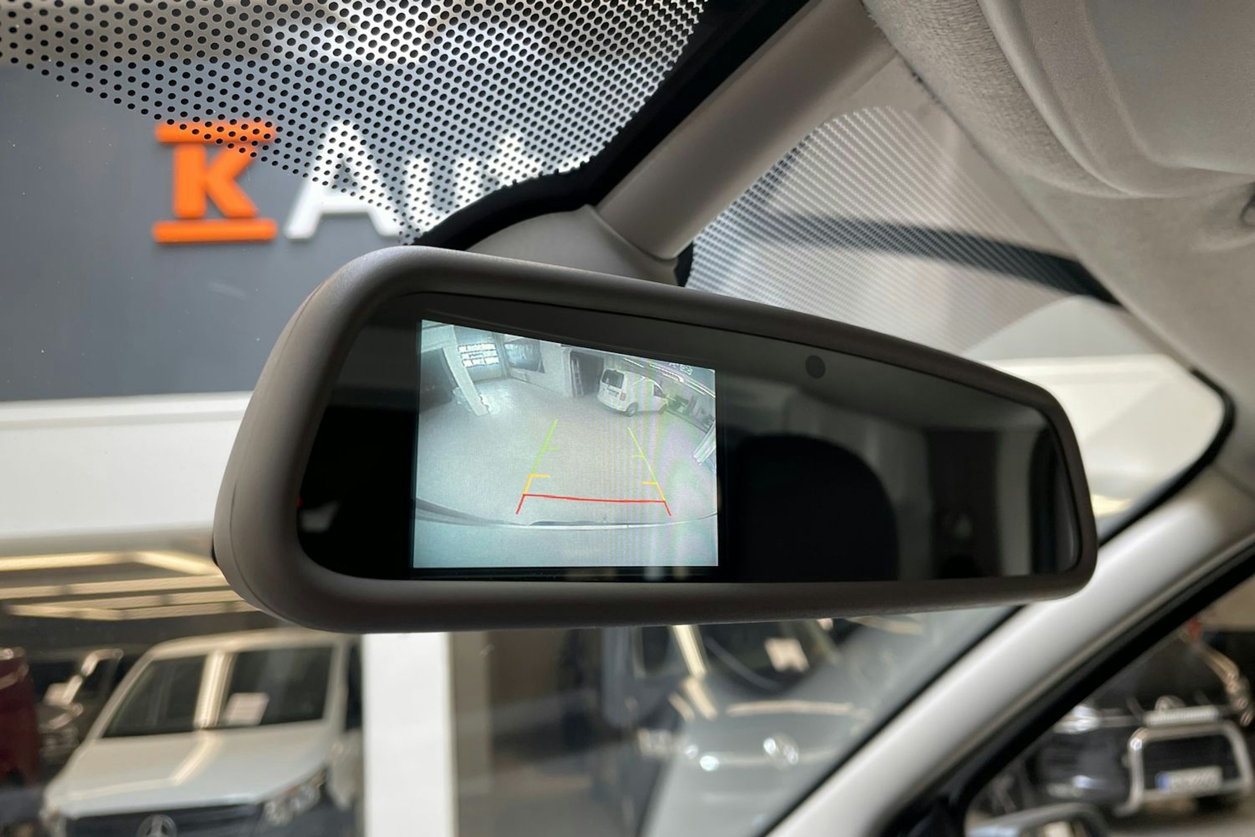 valkoinen Renault Trafic 2022 kuva 26.