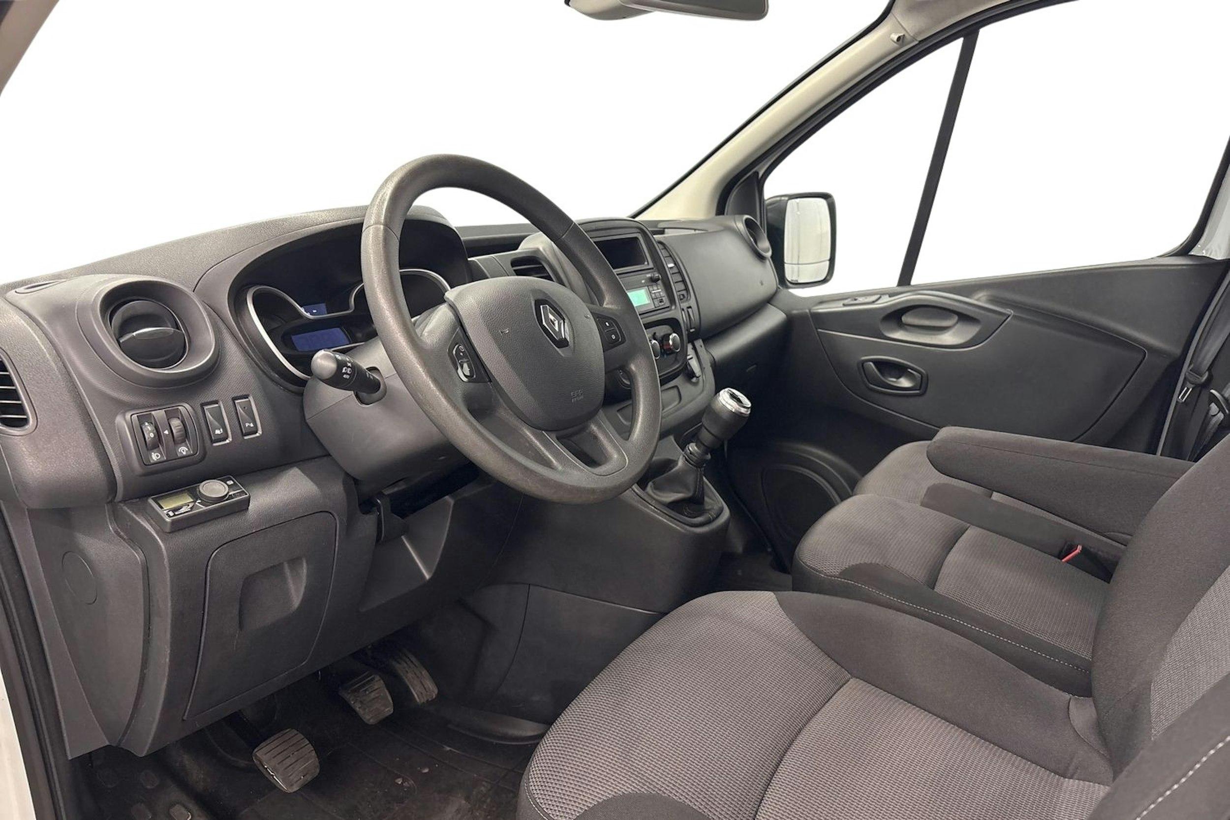 valkoinen Renault Trafic 2022 kuva 7.