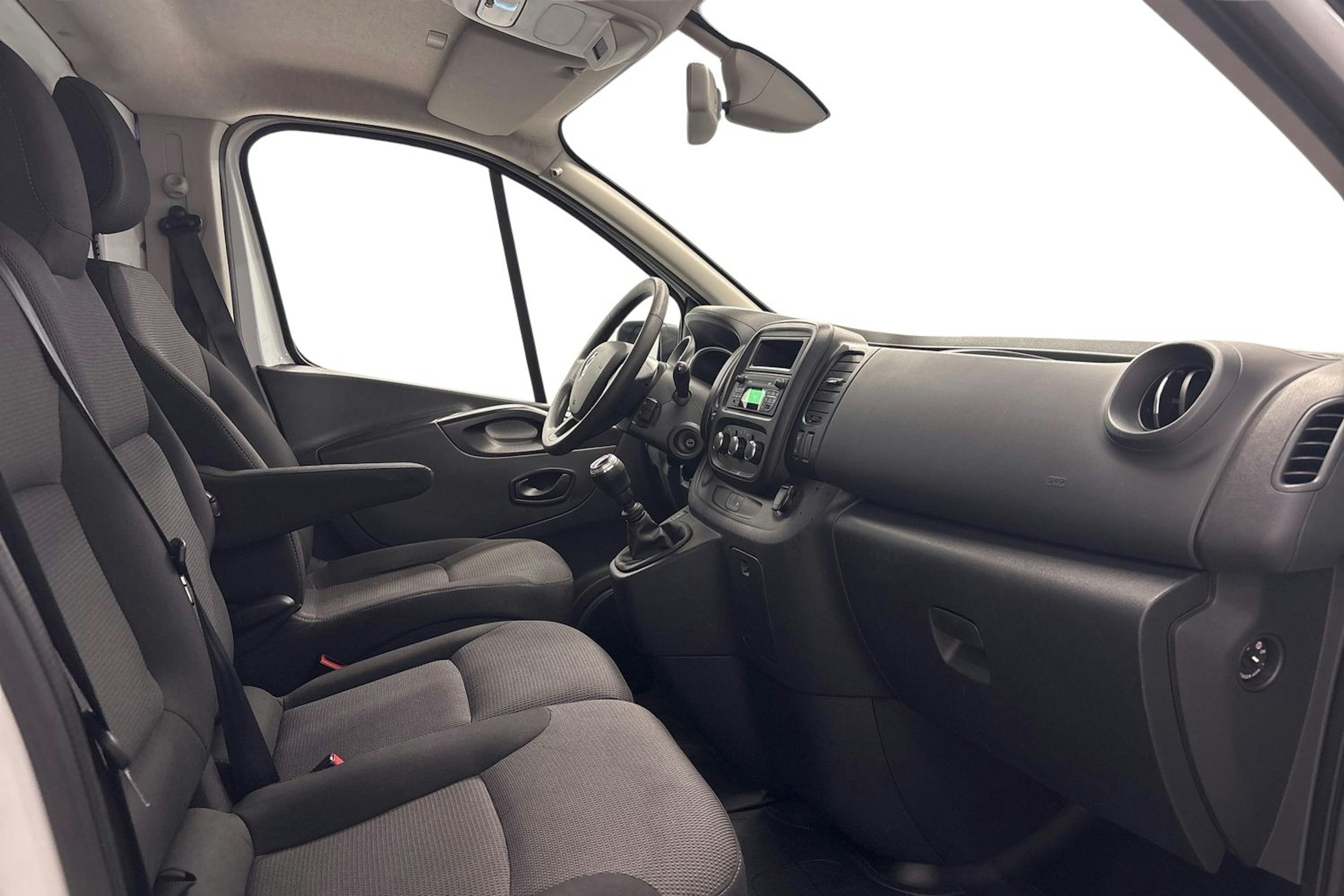 valkoinen Renault Trafic 2022 kuva 9.