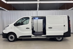 valkoinen Renault Trafic 2022 kuva 23.