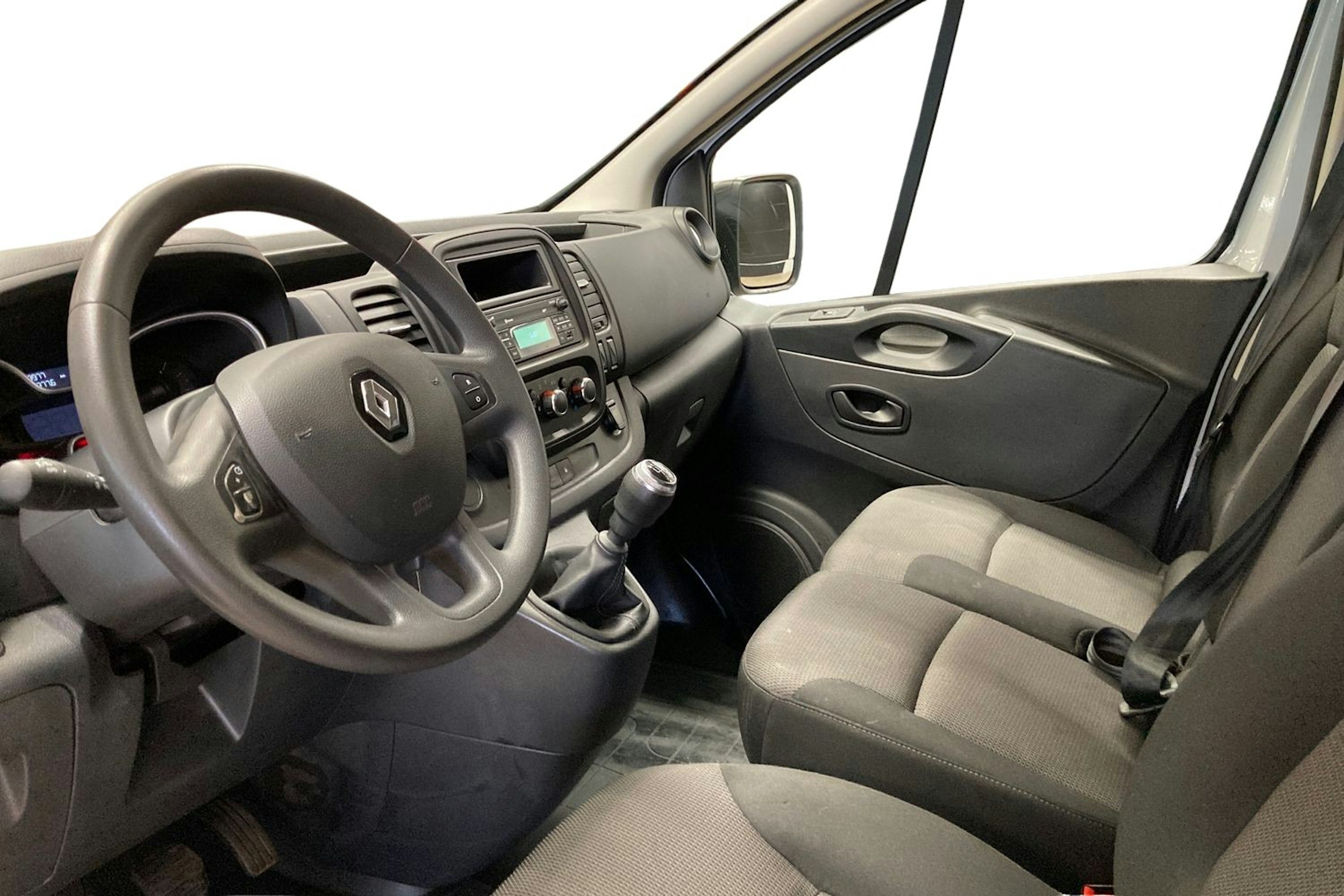 valkoinen Renault Trafic 2022 kuva 7.