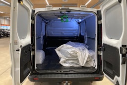 valkoinen Renault Trafic 2022 kuva 16.