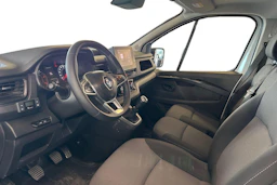 valkoinen Renault Trafic 2022 kuva 3.