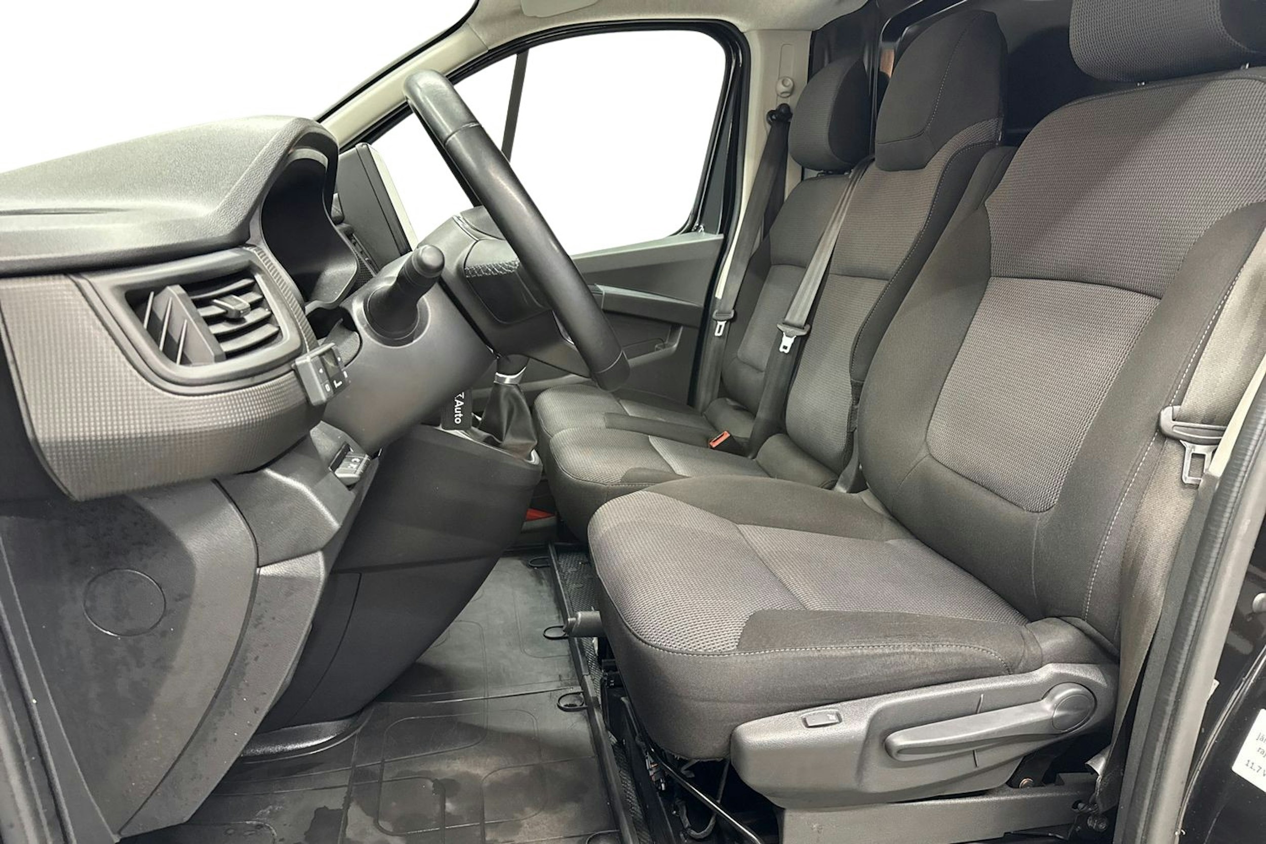 musta Renault Trafic 2023 kuva 7.