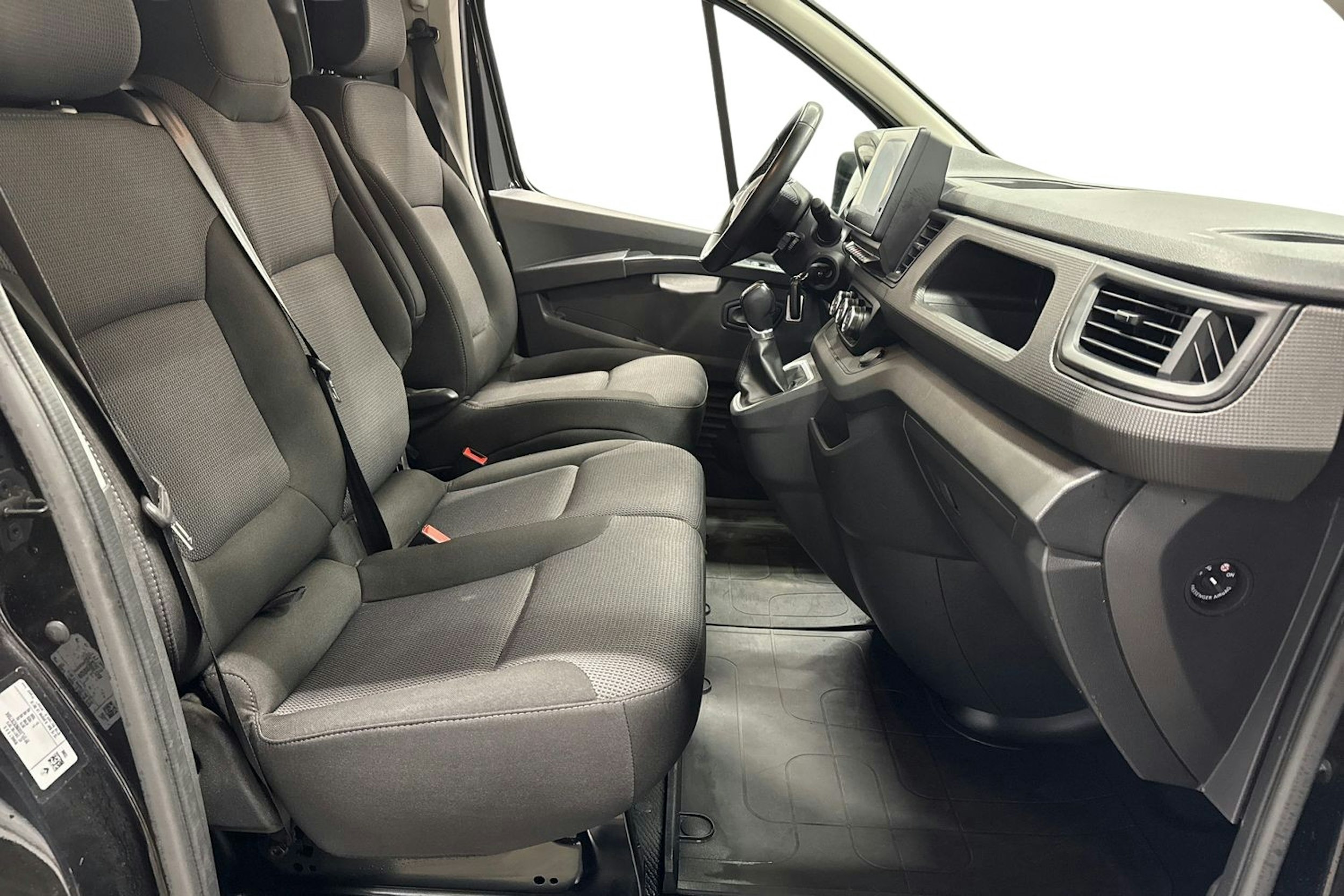 musta Renault Trafic 2023 kuva 10.