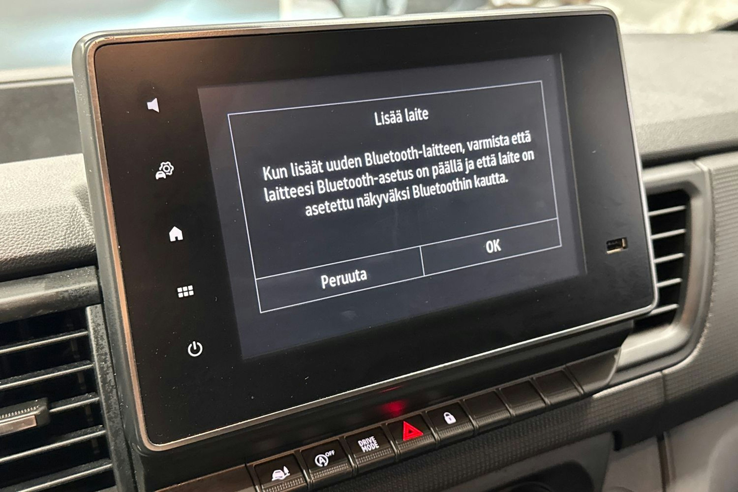 musta Renault Trafic 2023 kuva 19.