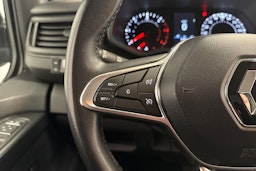 valkoinen Renault Trafic 2023 kuva 12.