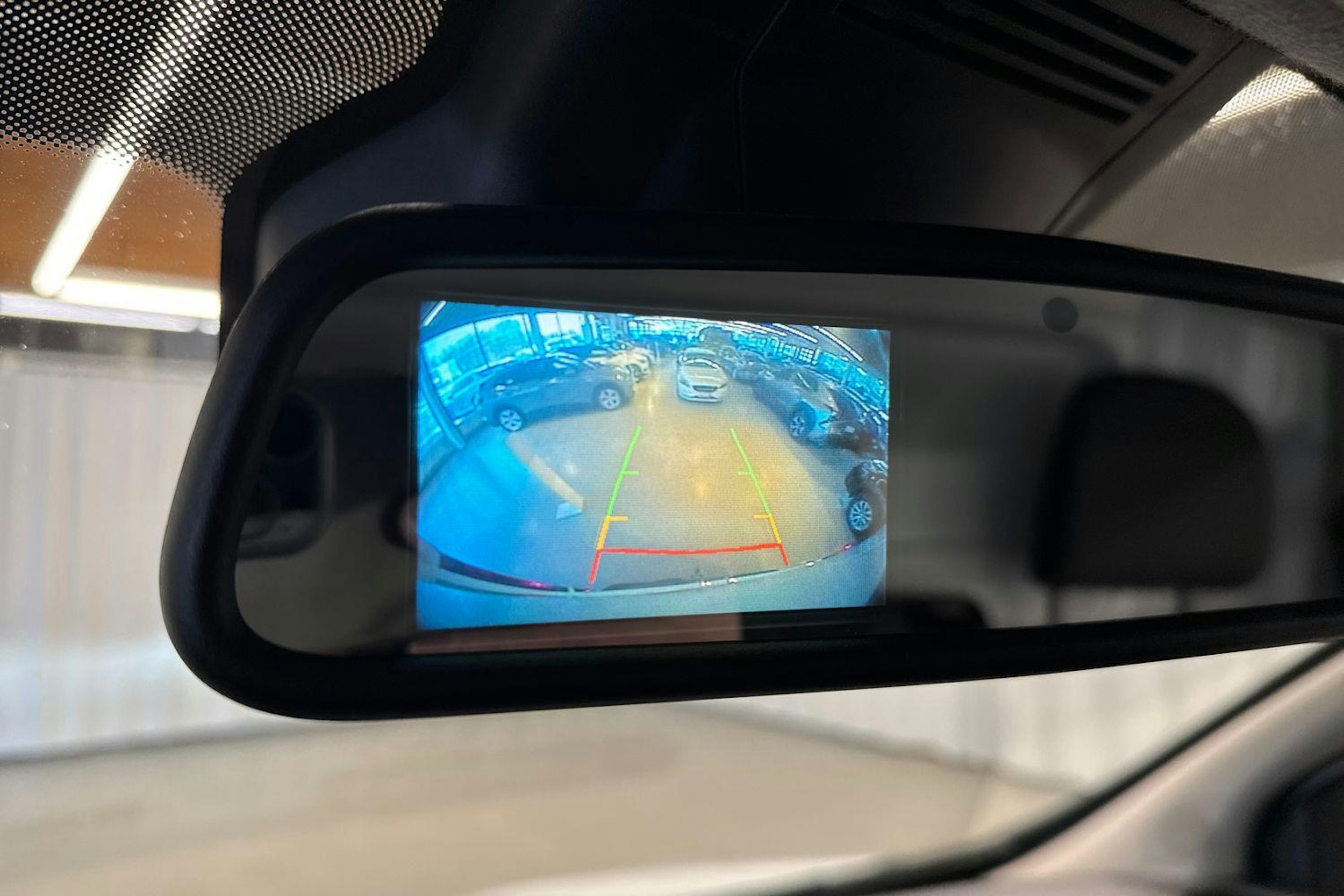 valkoinen Renault Trafic 2023 kuva 18.