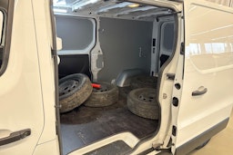 valkoinen Renault Trafic 2023 kuva 20.