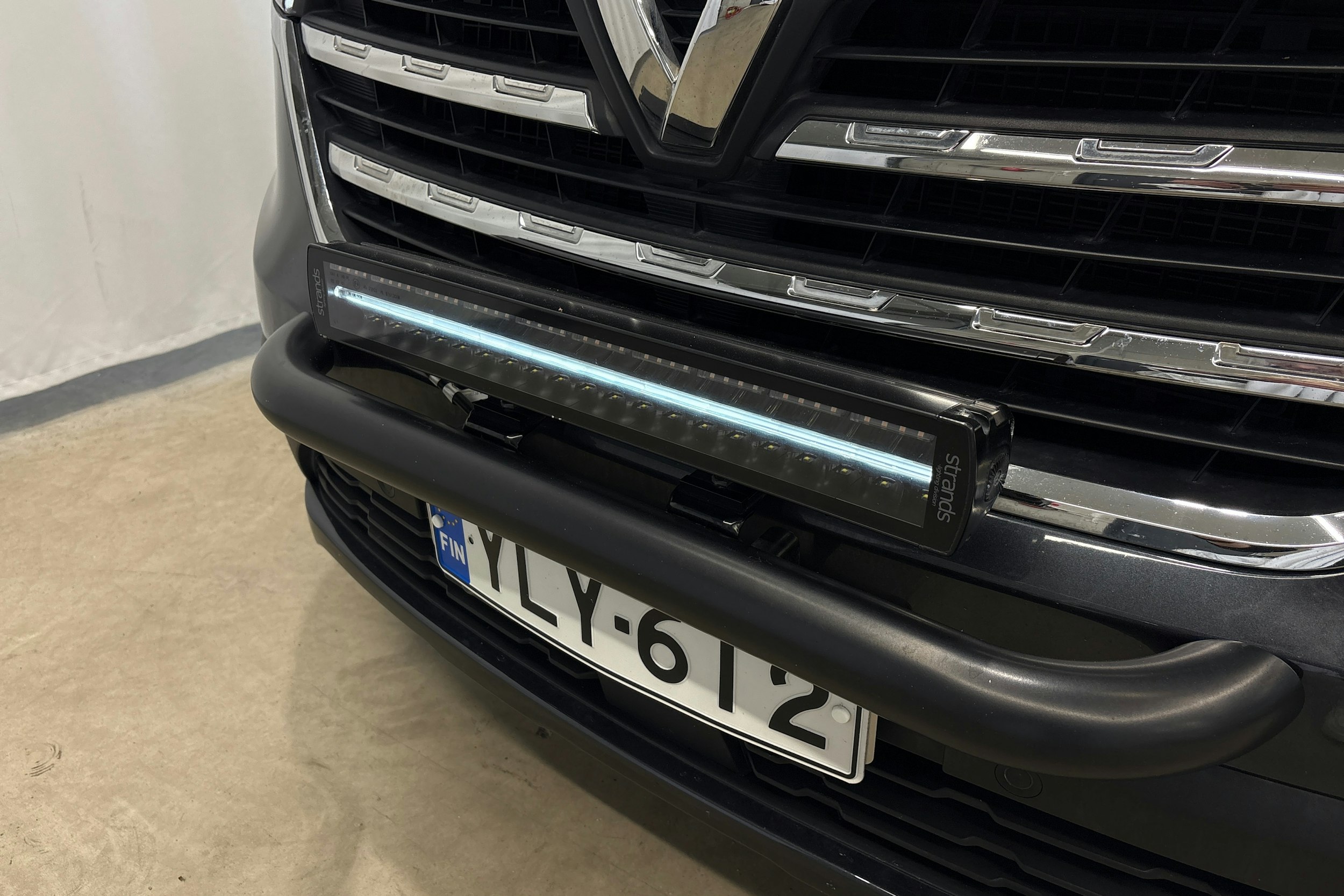 harmaa Renault Trafic 2023 kuva 12.