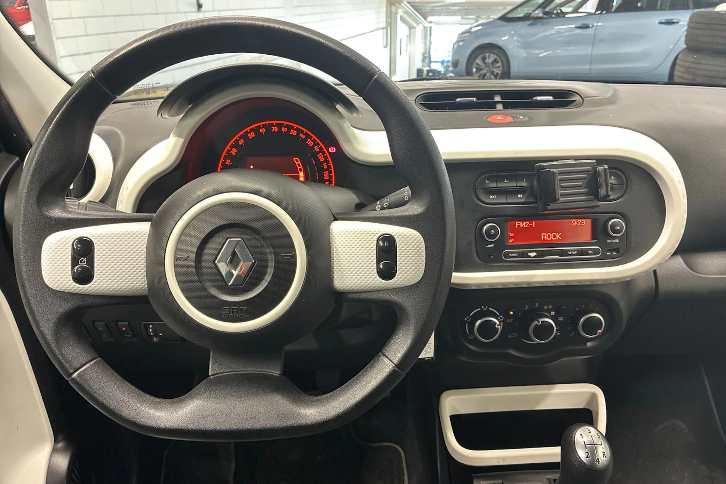 valkoinen Renault Twingo 2017 kuva 15.