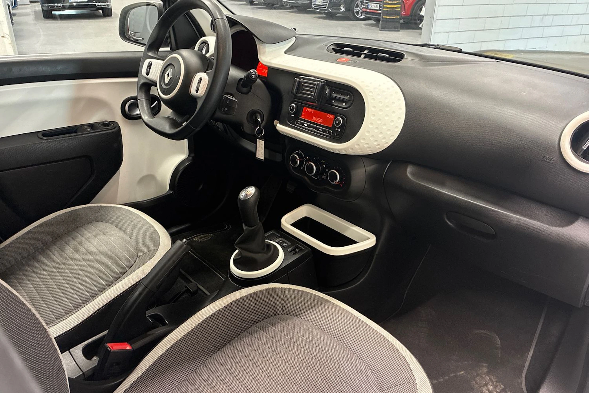 valkoinen Renault Twingo 2017 kuva 28.