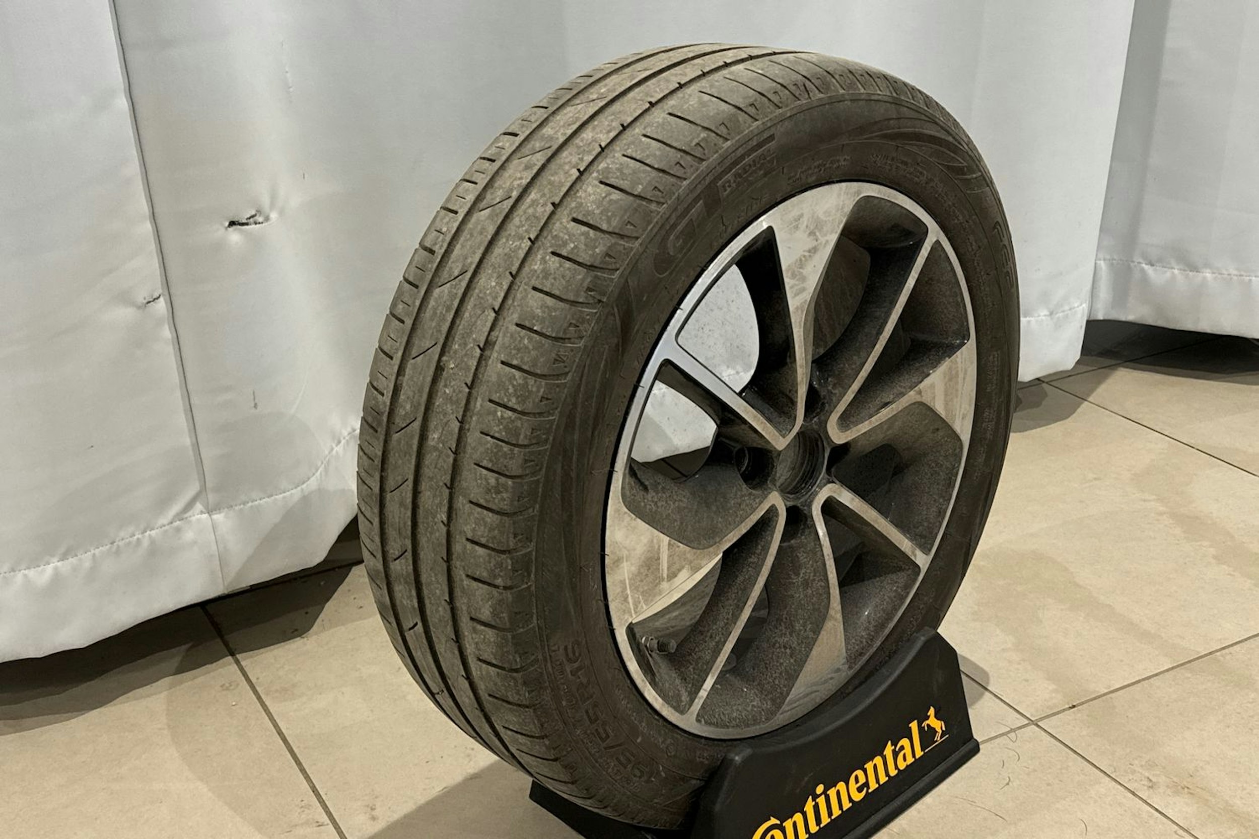 Punainen Renault ZOE 2017 kuva 14.