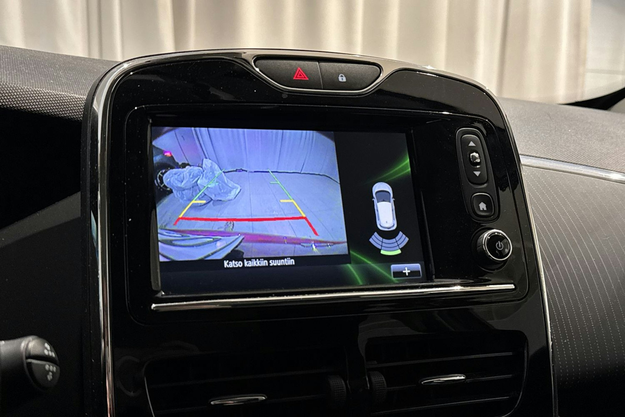 Punainen Renault ZOE 2017 kuva 18.