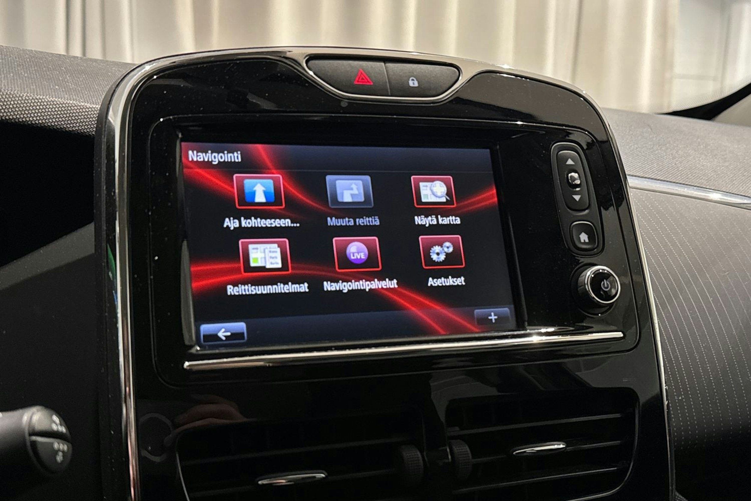 Punainen Renault ZOE 2017 kuva 21.