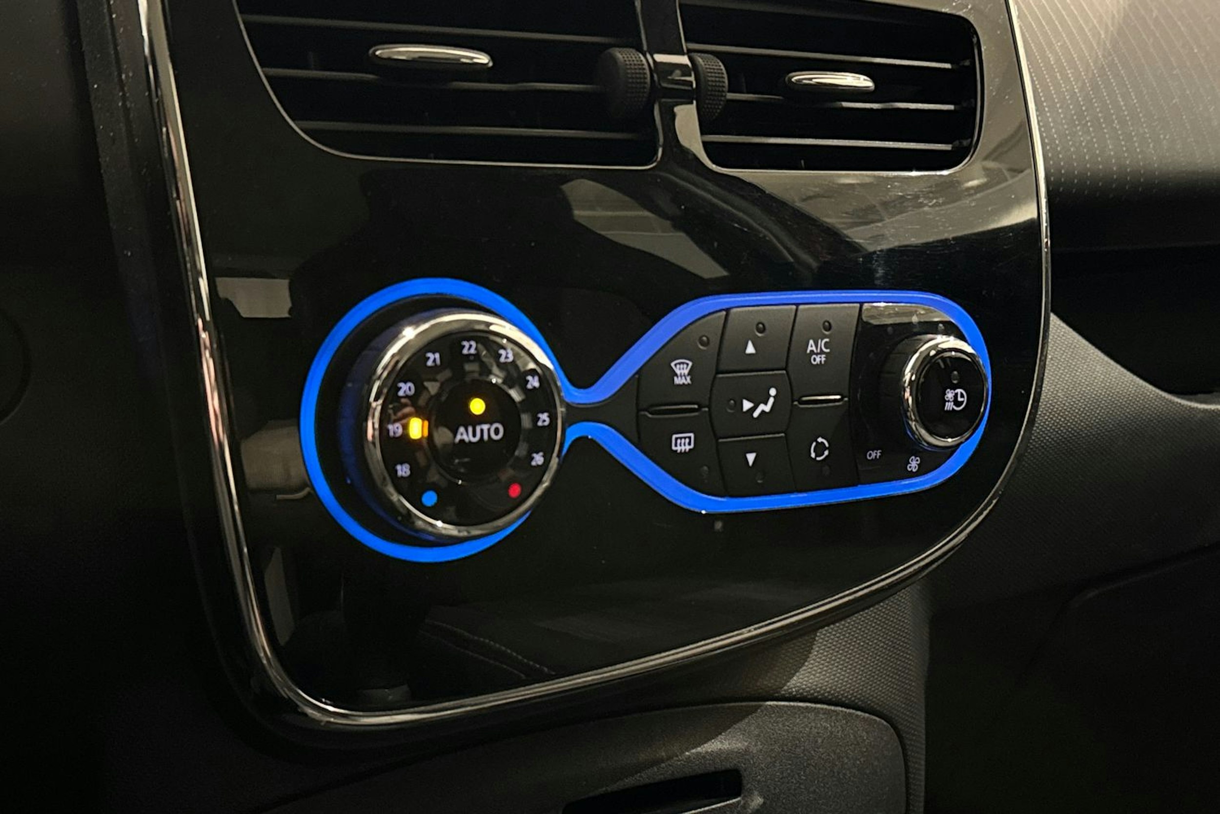 Punainen Renault ZOE 2017 kuva 23.