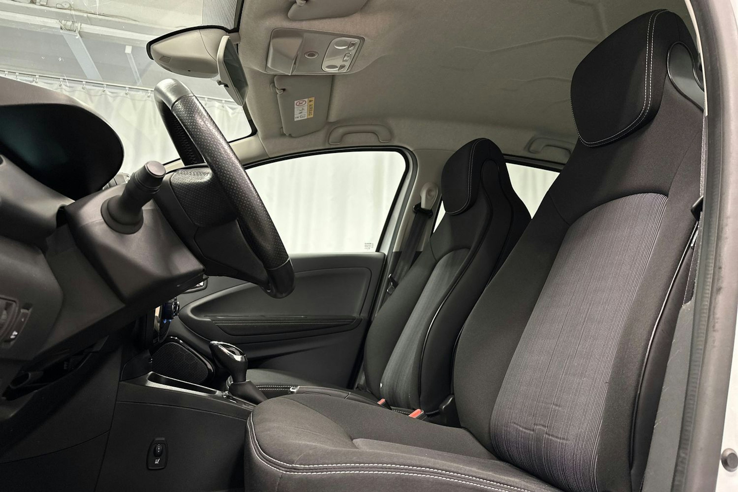valkoinen Renault Zoe 2019 kuva 15.