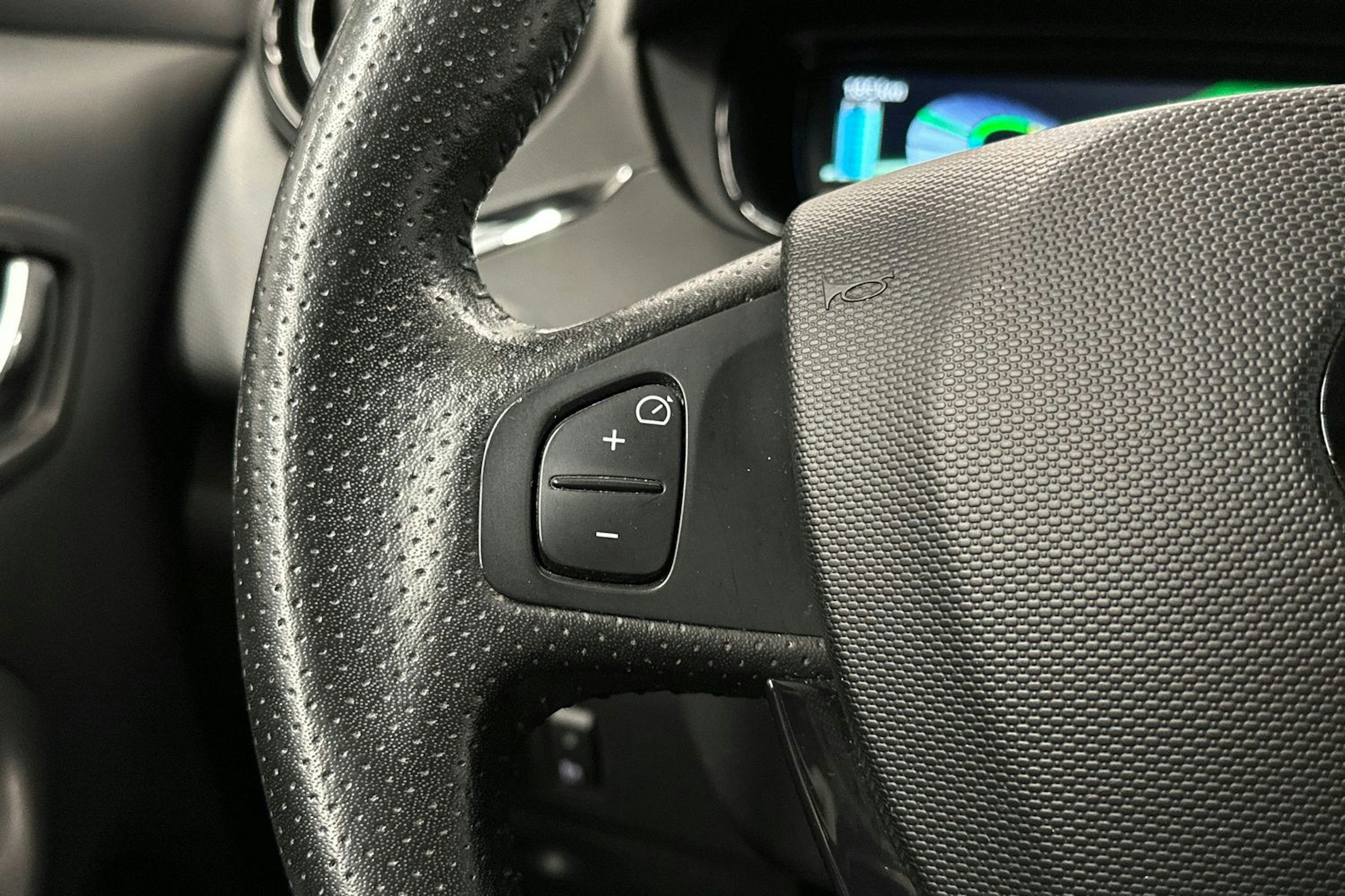 valkoinen Renault Zoe 2019 kuva 17.
