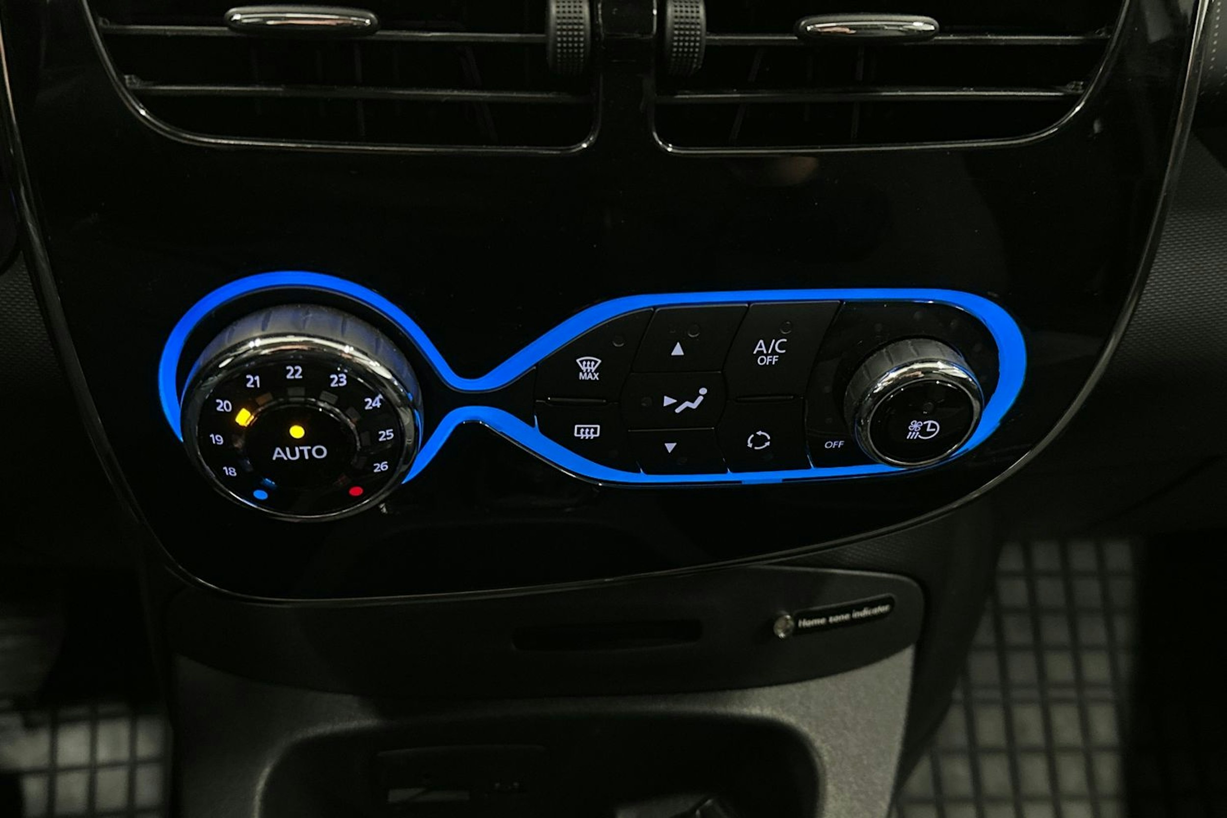 valkoinen Renault Zoe 2019 kuva 21.