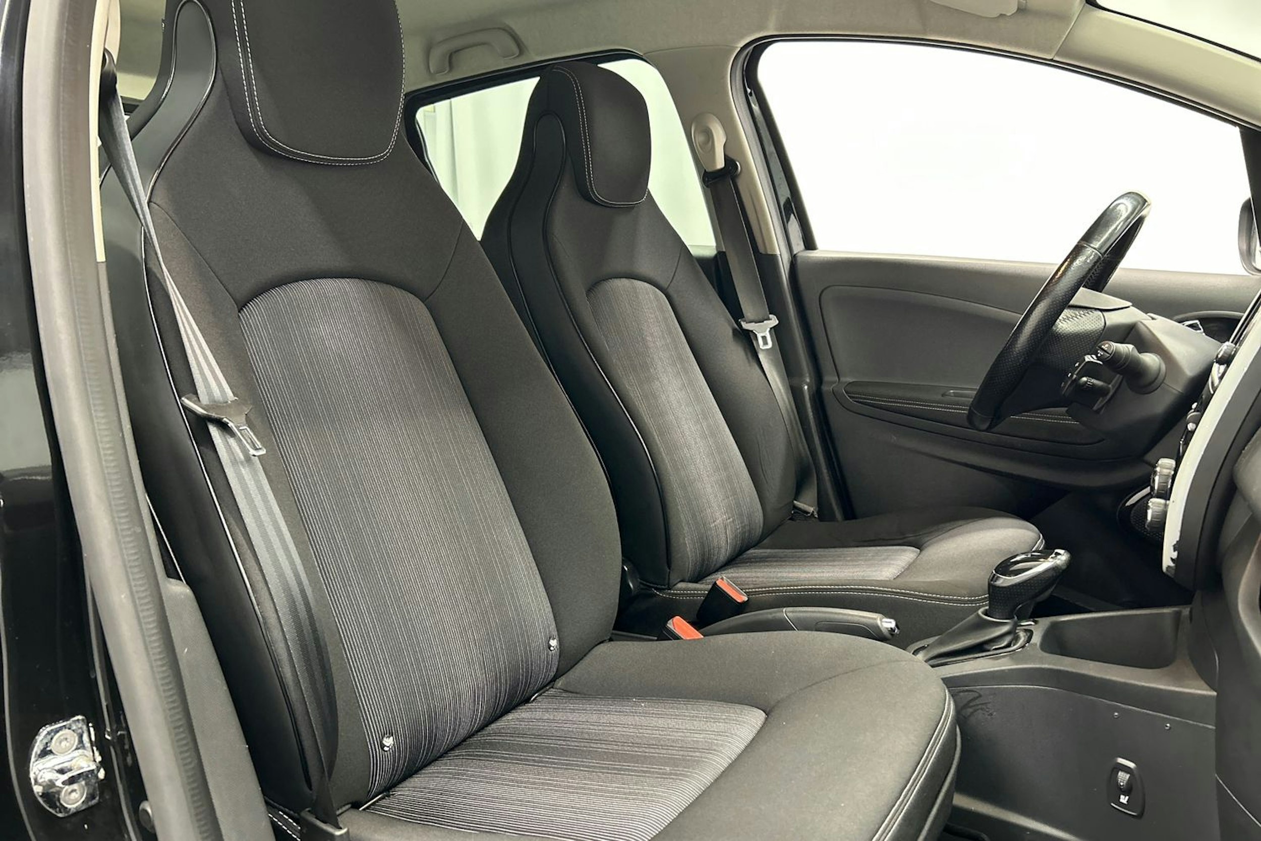 musta Renault Zoe 2019 kuva 13.