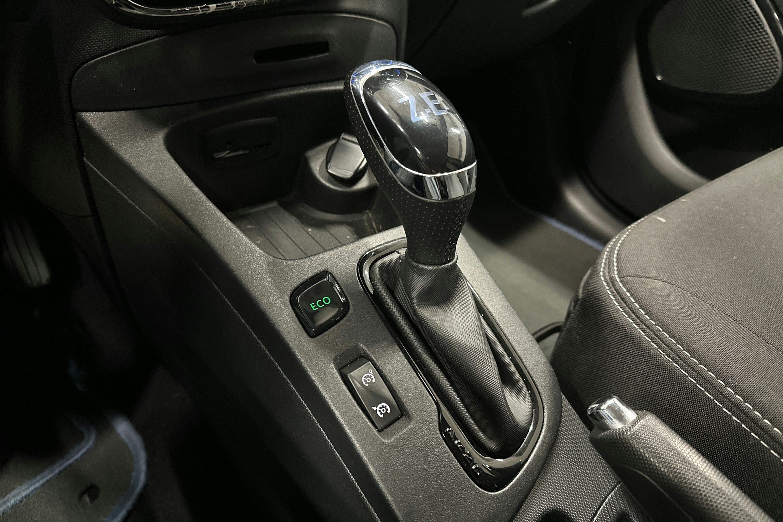 sininen Renault Zoe 2019 kuva 20.