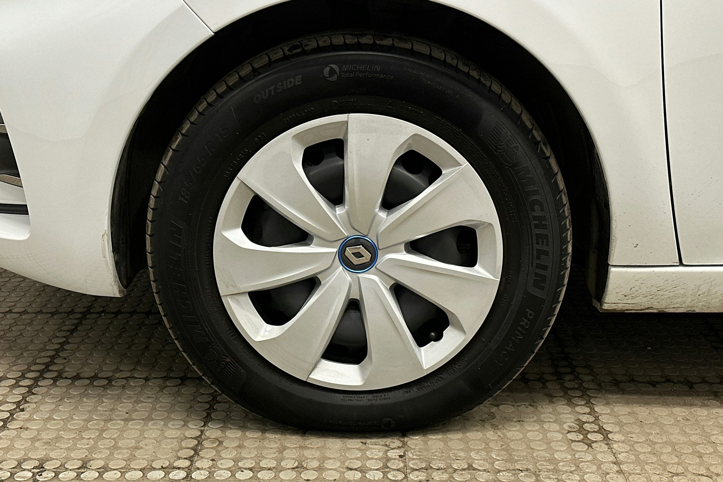 valkoinen Renault Zoe 2020 kuva 11.