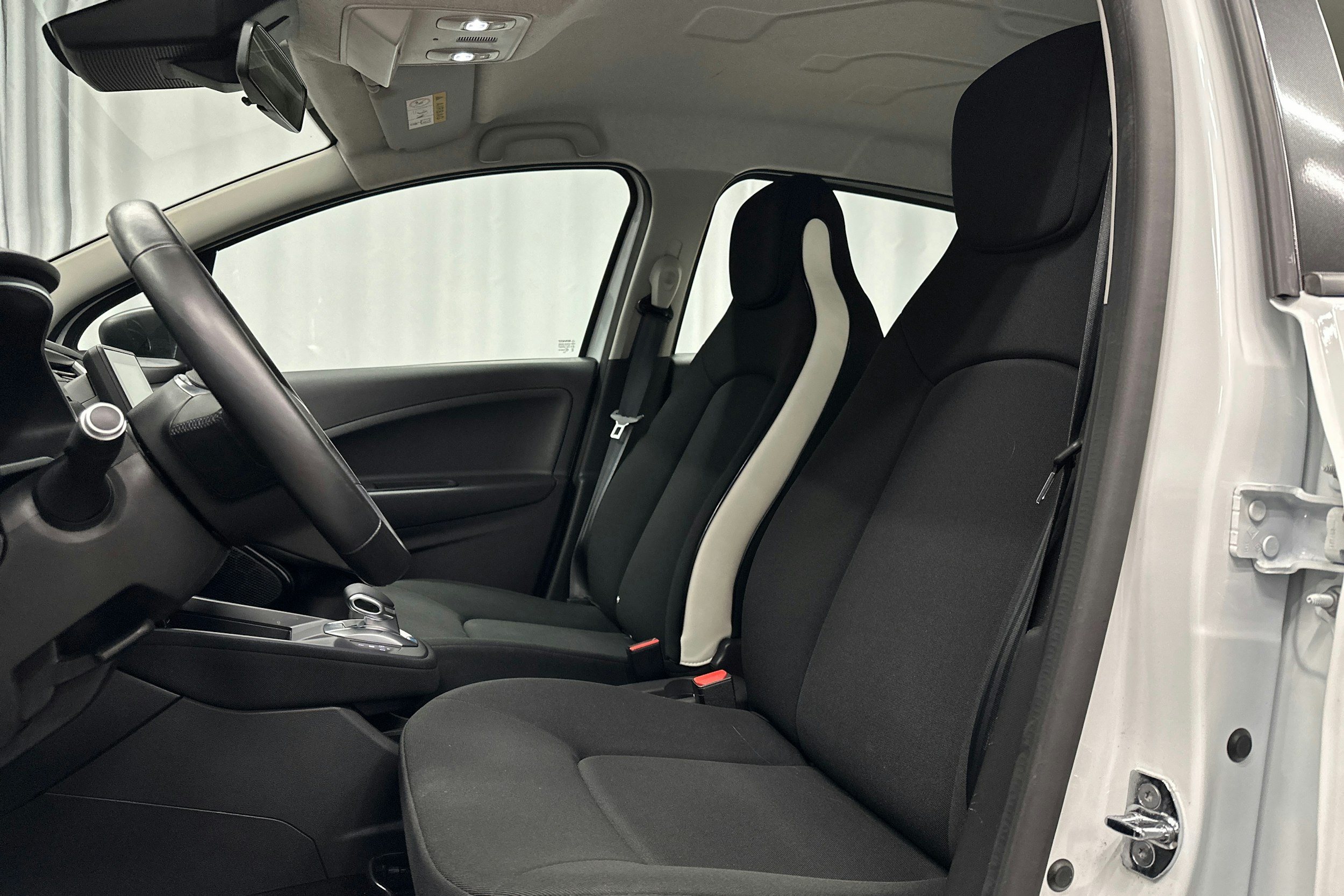 valkoinen Renault Zoe 2020 kuva 16.