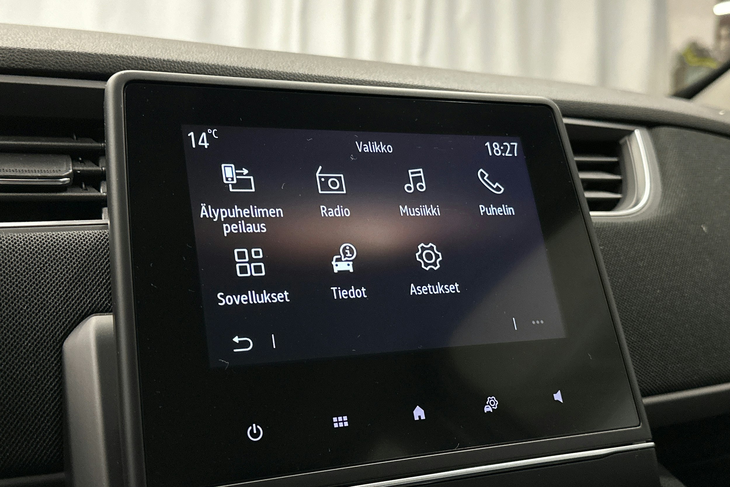 valkoinen Renault Zoe 2020 kuva 22.
