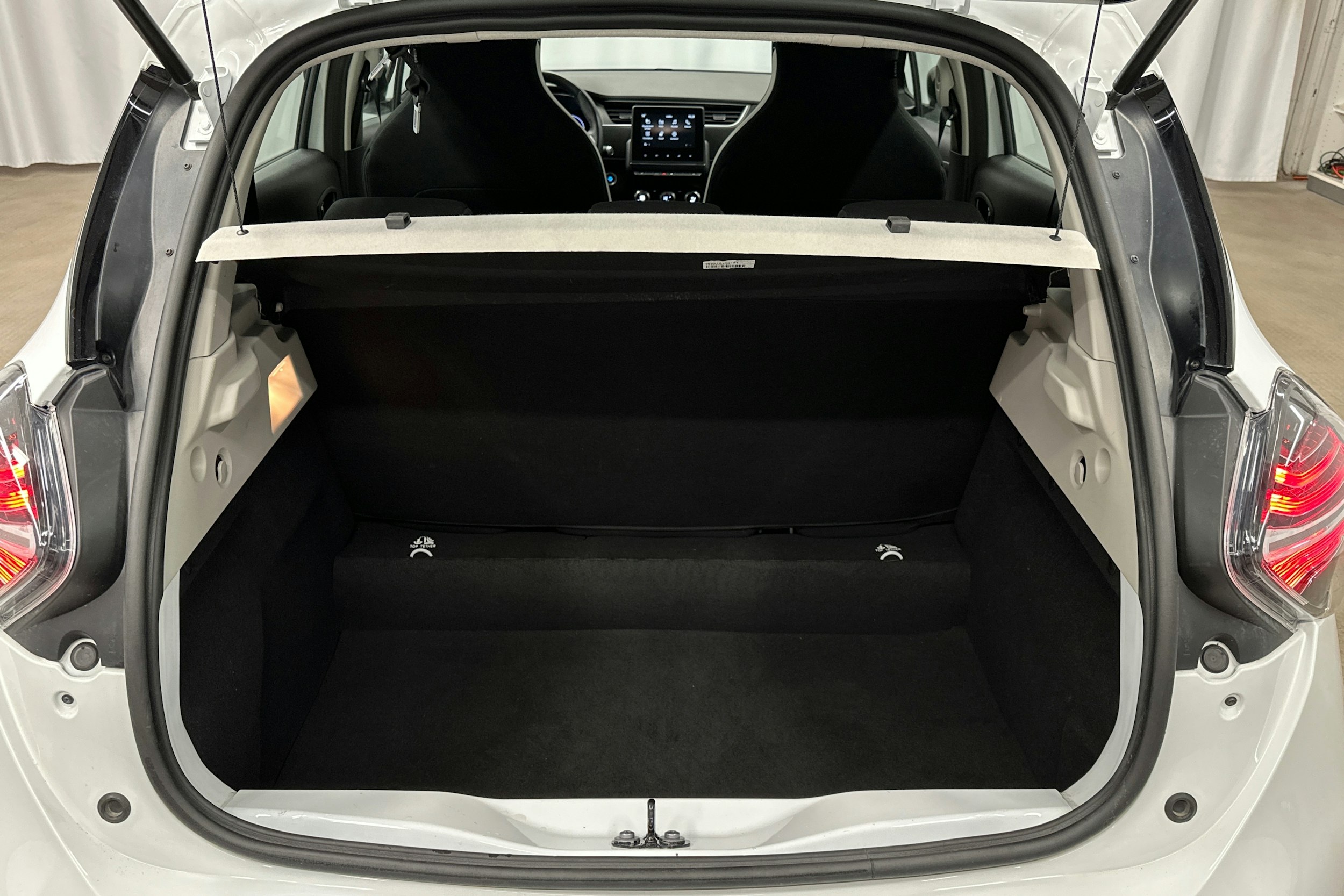 valkoinen Renault Zoe 2020 kuva 25.