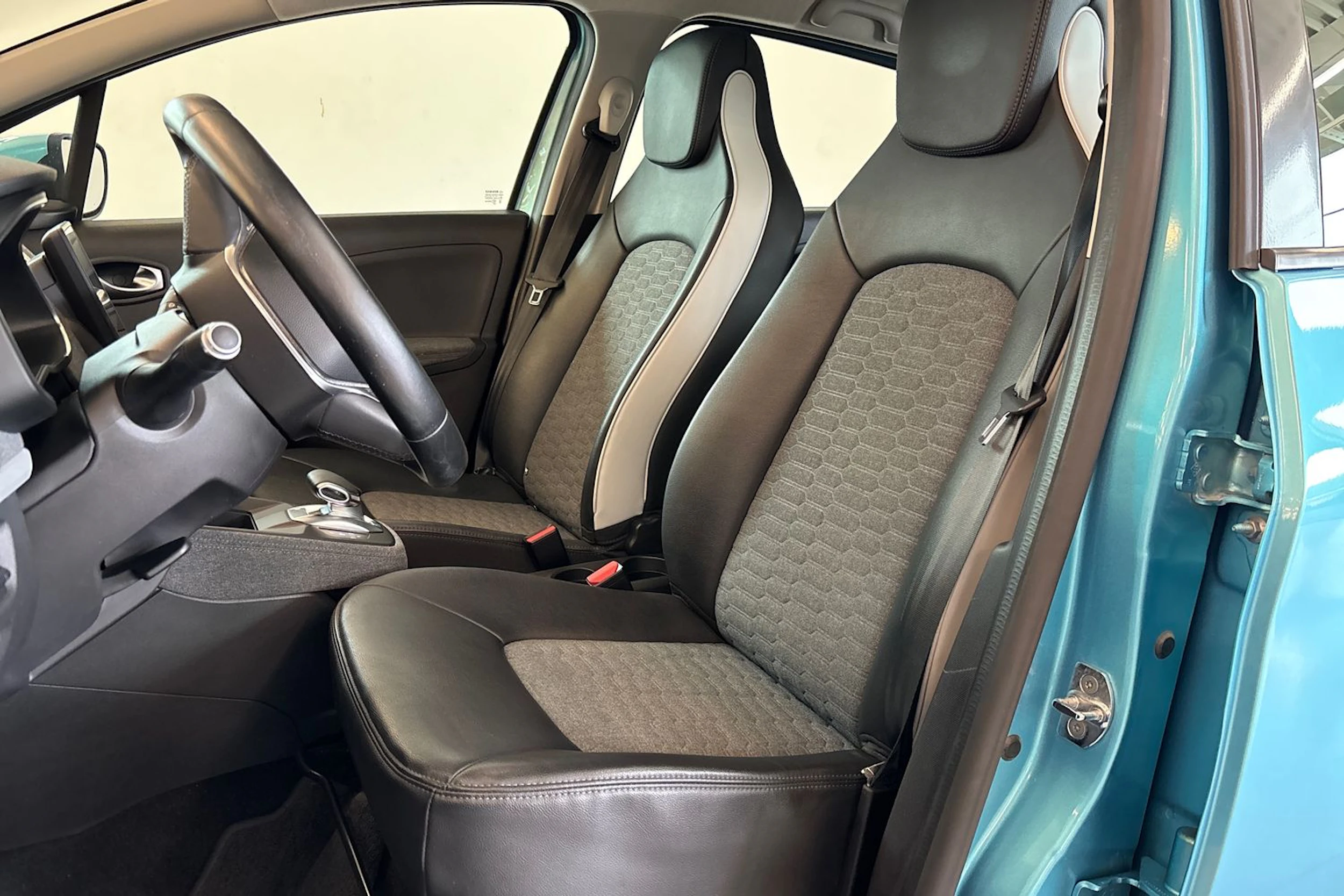 Sininen Renault ZOE 2021 kuva 13.