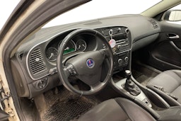 Valkoinen Saab 9-3 2009 kuva 6.