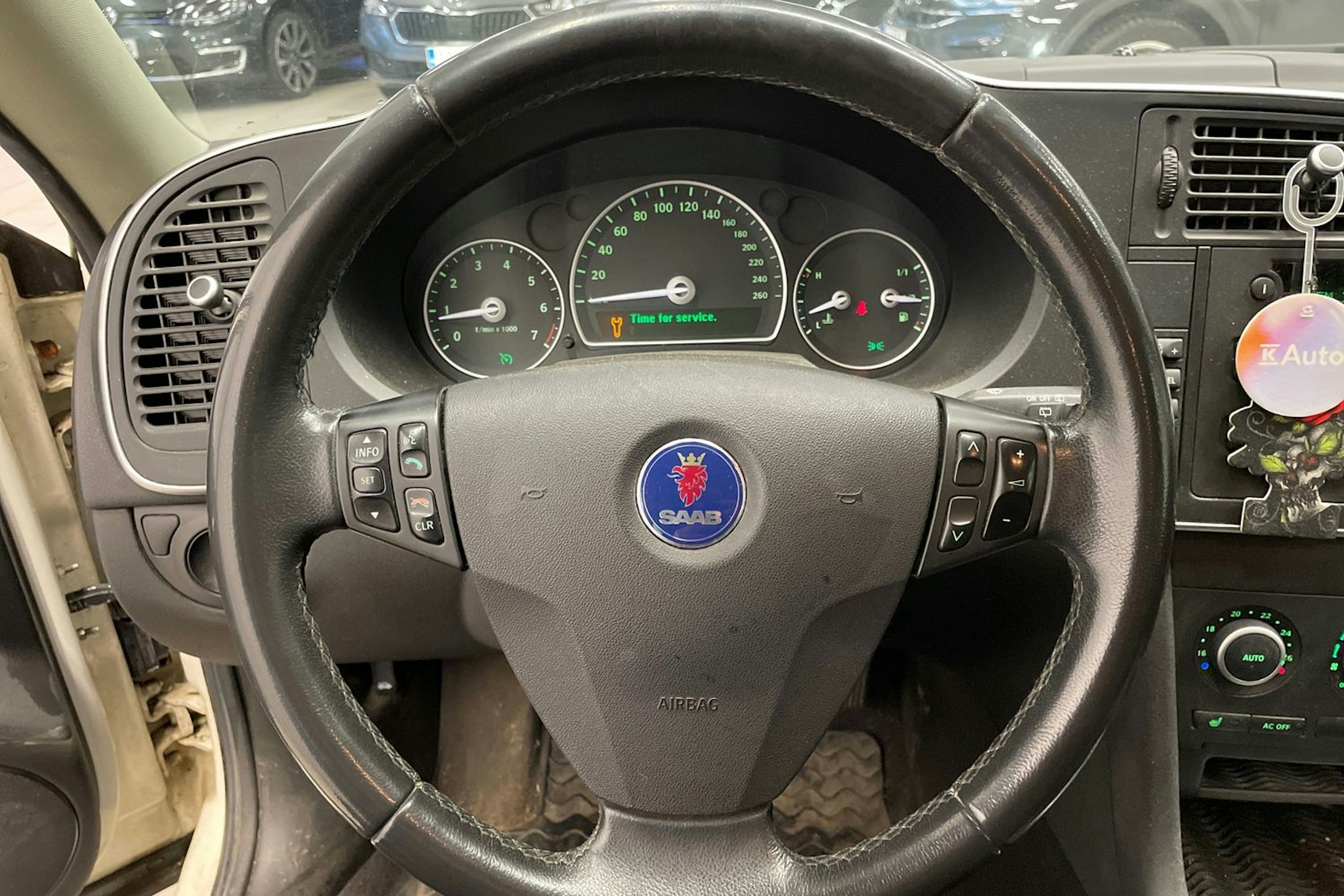 Valkoinen Saab 9-3 2009 kuva 11.