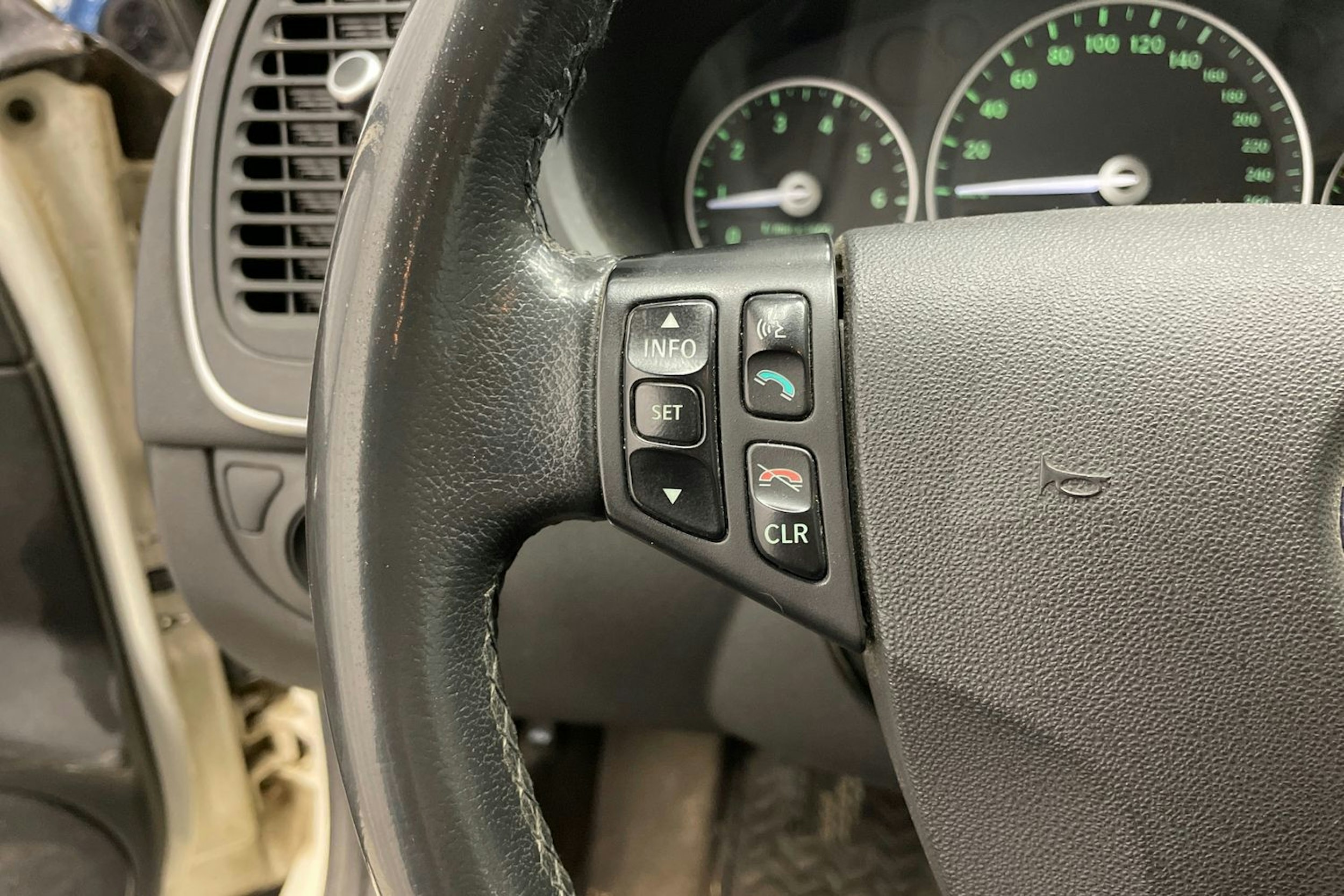 Valkoinen Saab 9-3 2009 kuva 13.