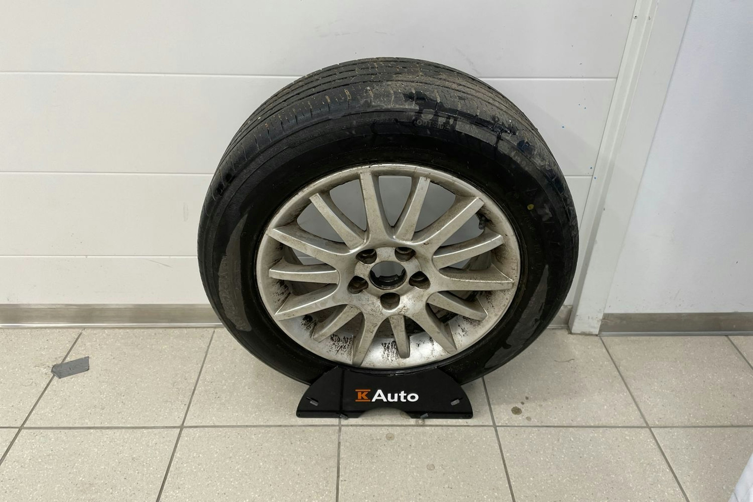 Valkoinen Saab 9-3 2009 kuva 16.