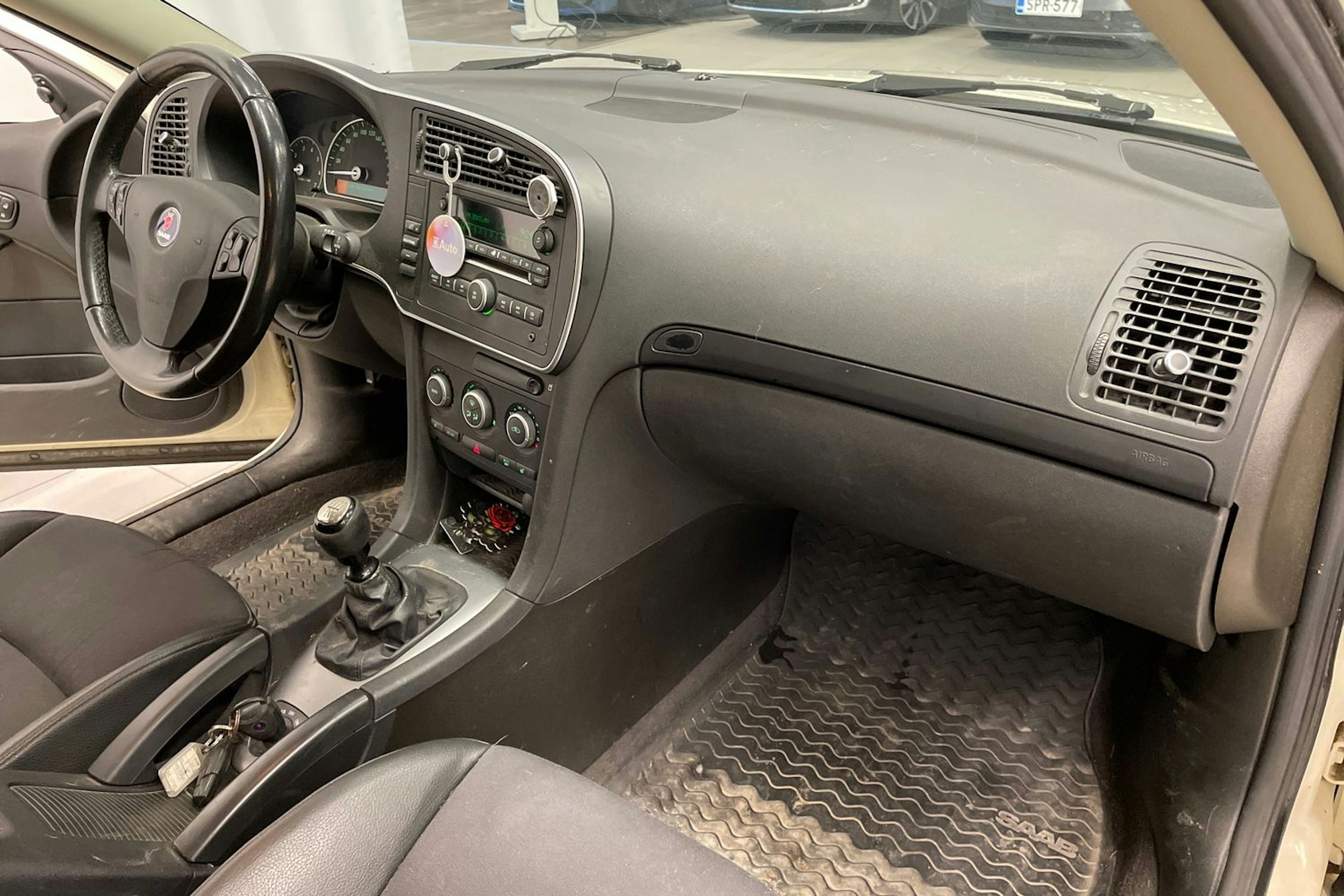 Valkoinen Saab 9-3 2009 kuva 19.