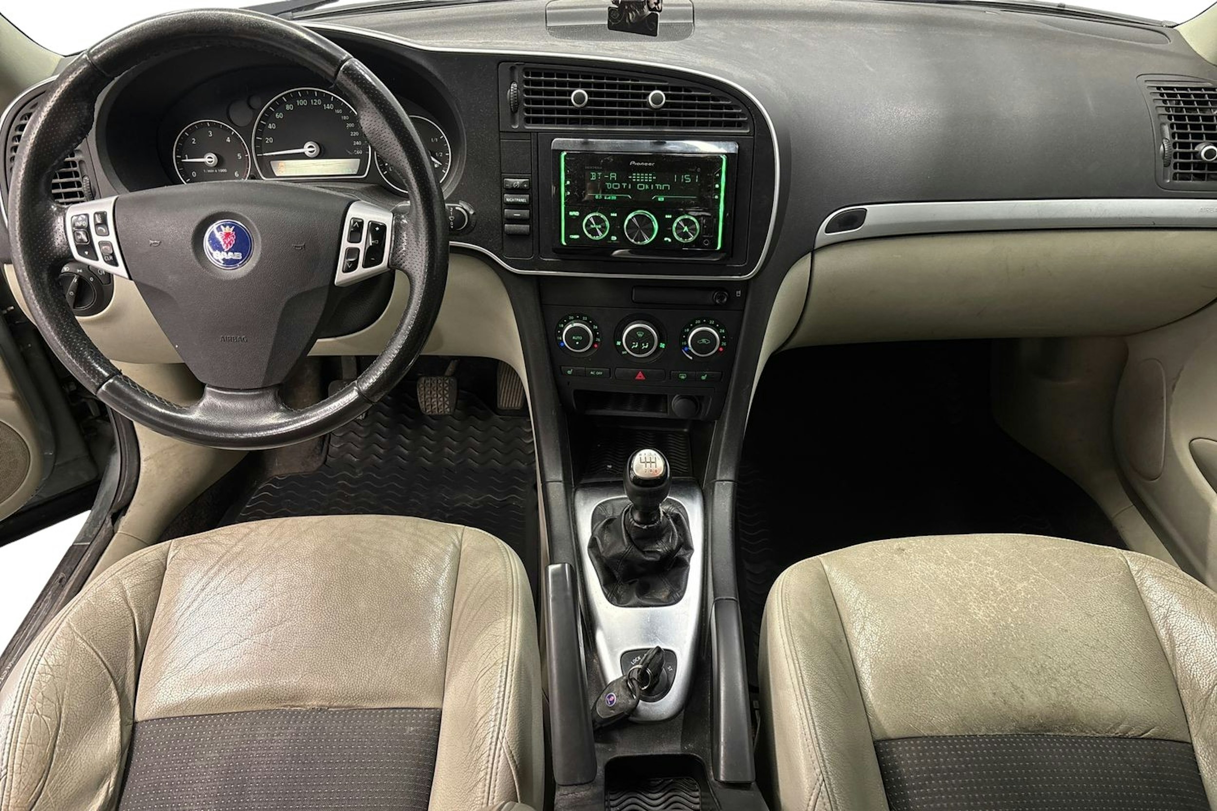 harmaa Saab 9-3 2010 kuva 7.