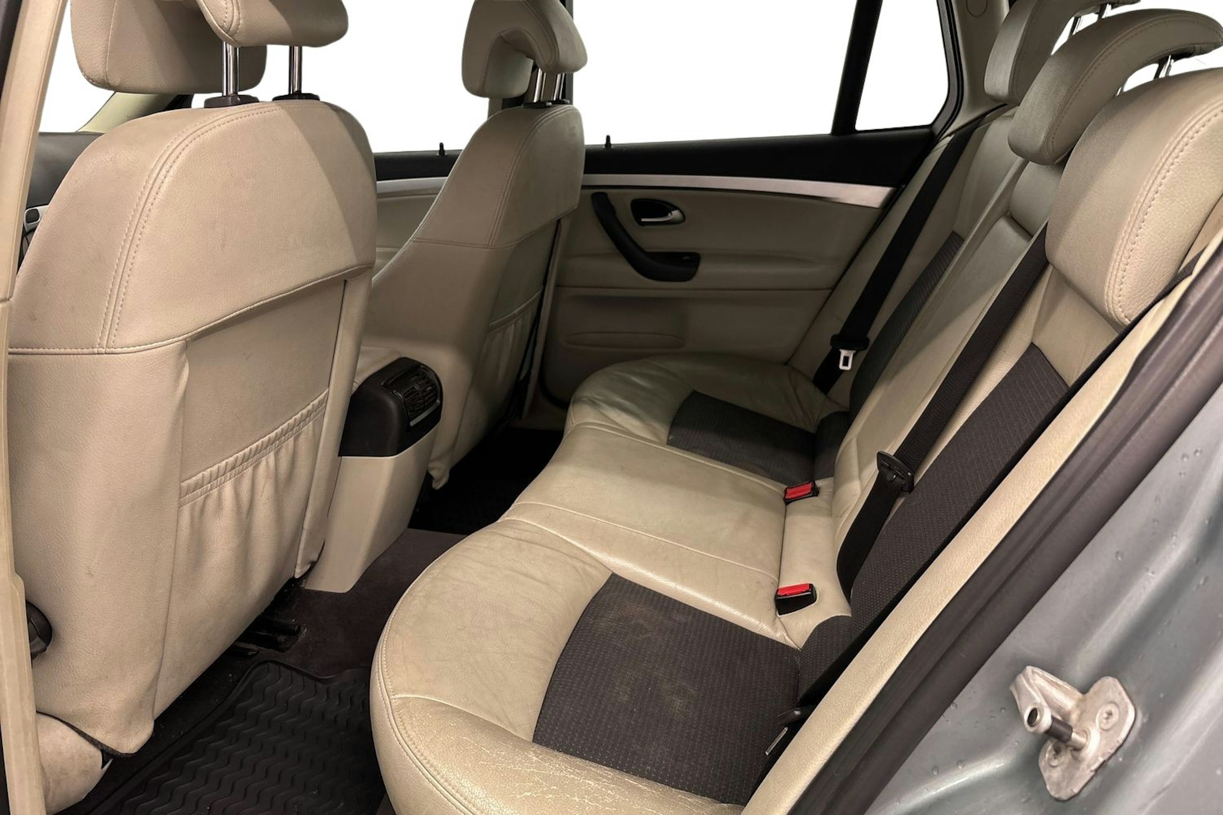 harmaa Saab 9-3 2010 kuva 8.