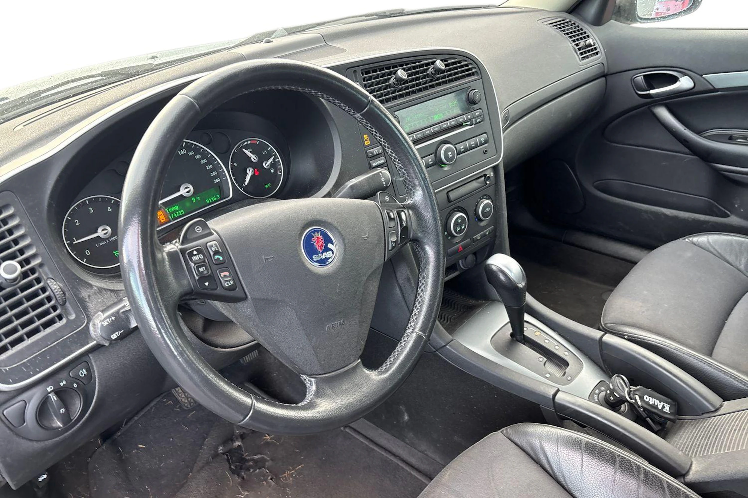 harmaa Saab 9-3 2011 kuva 3.