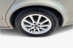 Vihreä Saab 9-5 2009 kuva 11.
