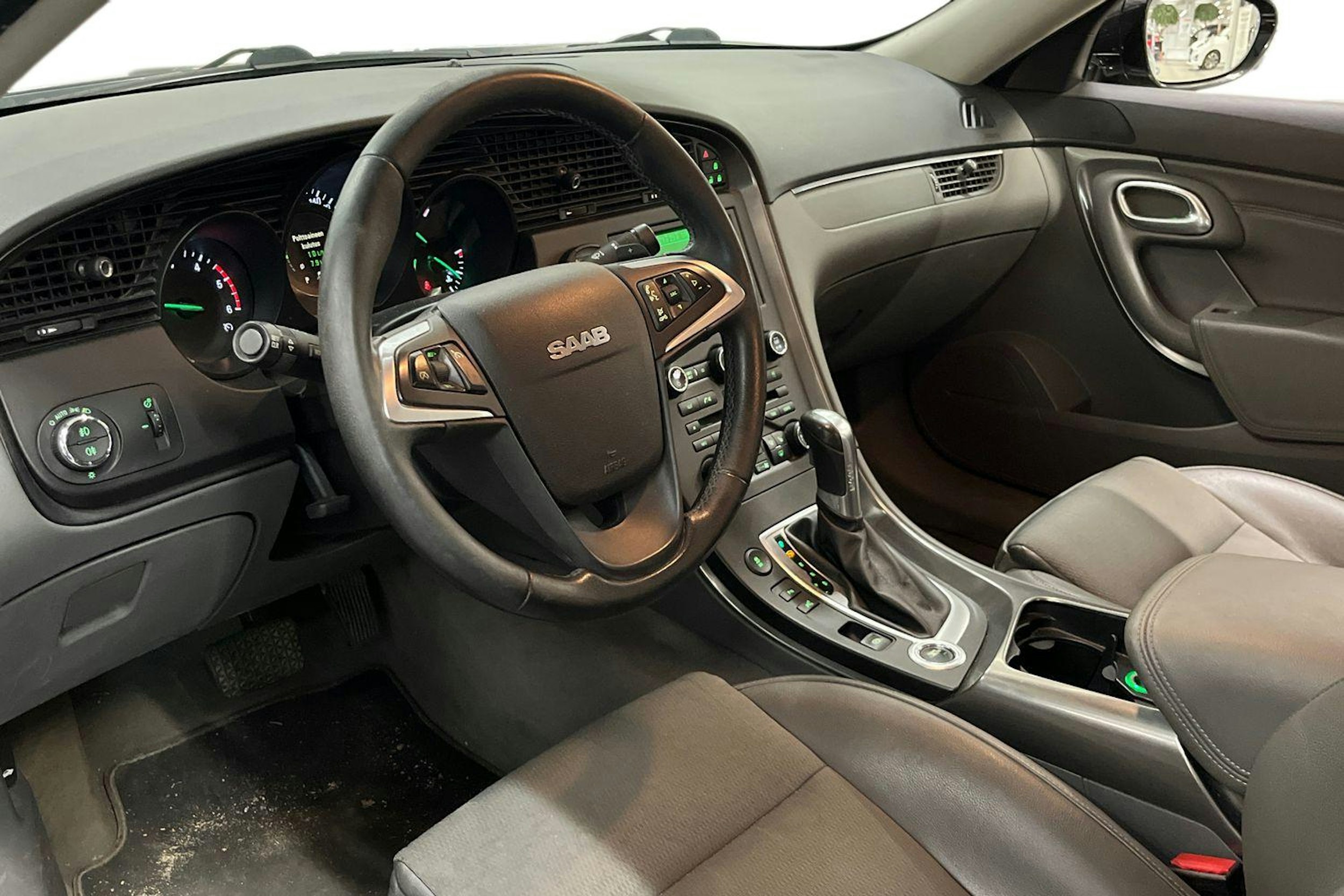 musta Saab 9-5 2010 kuva 3.